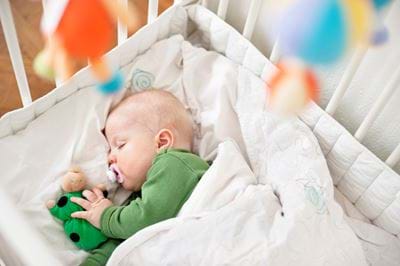 Læs her, meget din baby skal sove - ALT.dk