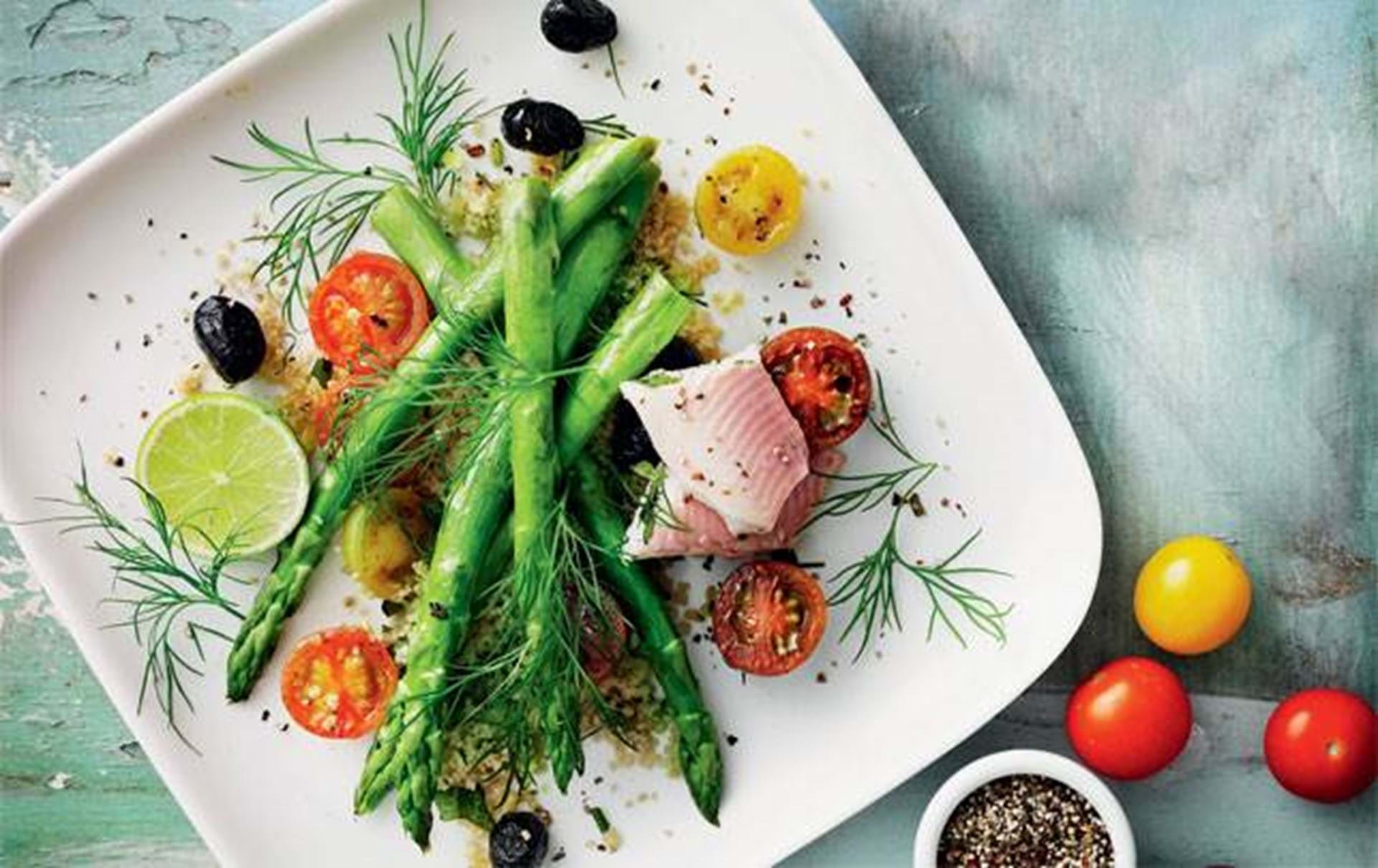 gasformig Melbourne Hover Salat med røget ørred og ristede asparges - fit living - ALT.dk