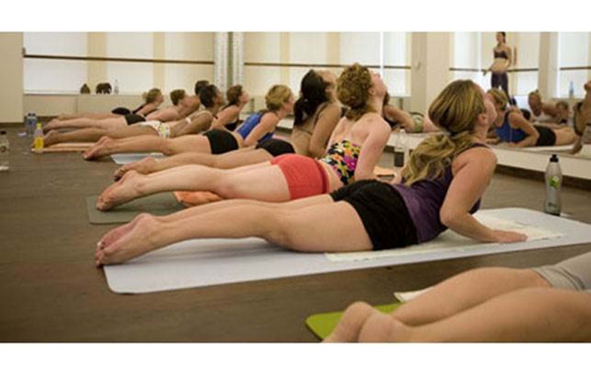 Bikram: Yoga, der sved fit living - ALT.dk
