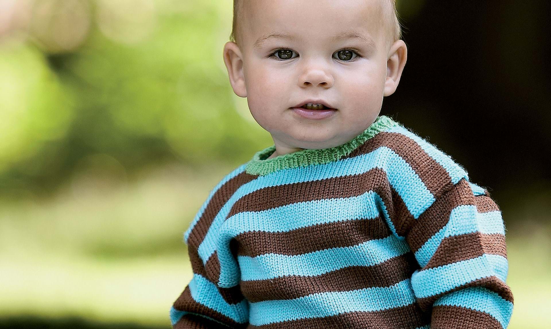 Baby strik: Bredstribet bluse - Verden