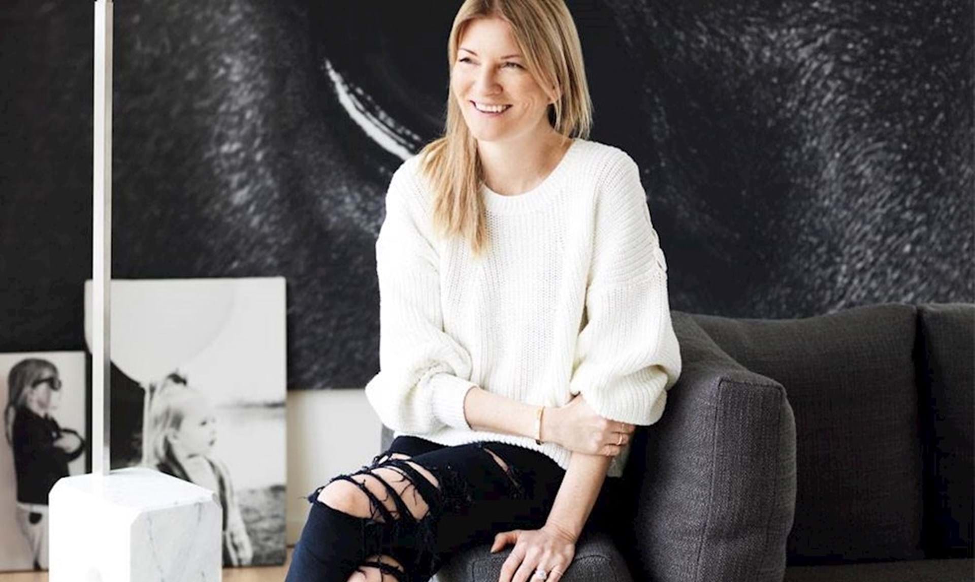 Zoom ind sød Selskab Charlotte Eskildsen: "Jeg indrettede mit teenageværelse i sort. Siden da  har farven fulgt mig" - ALT.dk